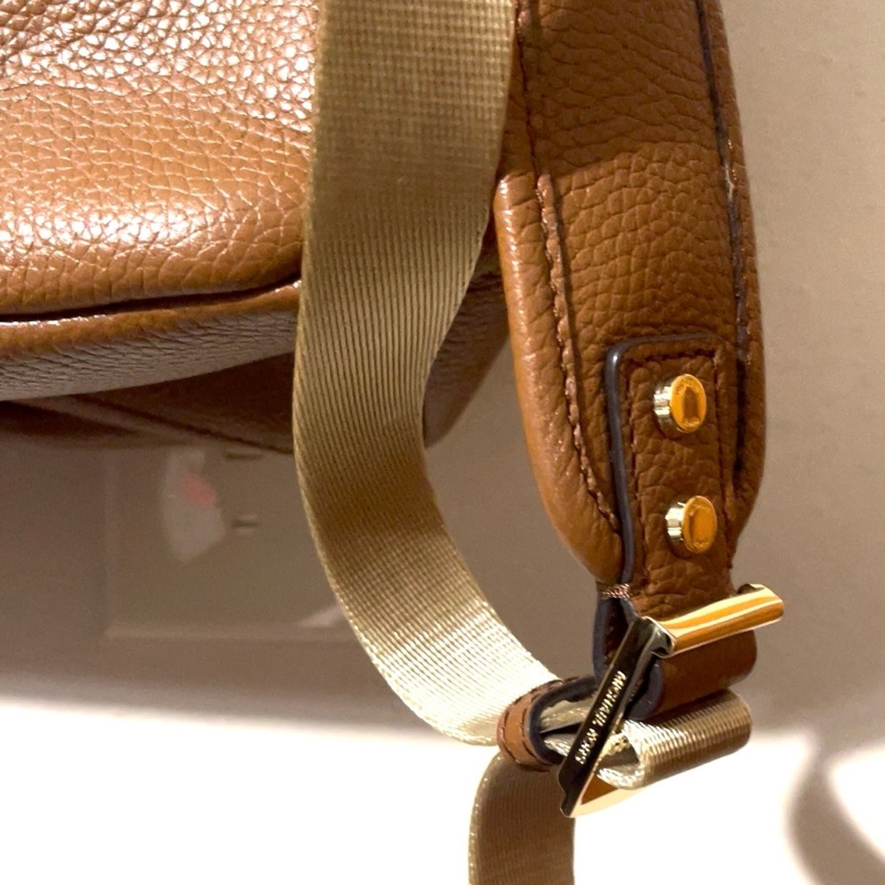 🆕🌺MICHAEL KORS Backpack🌺 - Picture 13 of 16